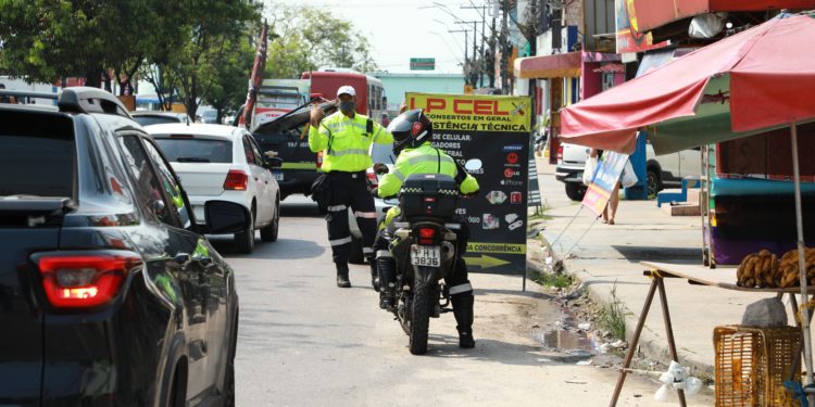 Prefeitura vai reforçar o monitoramento de trânsito em áreas comerciais de Manaus neste fim de semana