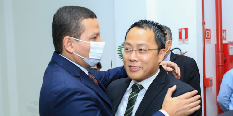 Procurador-geral do município é condecorado com a Medalha do Mérito Judiciário do TJAM