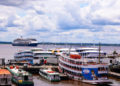 O holandês M/S Volendam atraca no porto de Manaus com mais de 2 mil turistas
