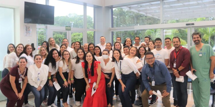 Hospital Delphina Aziz e UPA Campos Sales homenageiam pacientes em comemoração pela chegada do Natal e Ano Novo