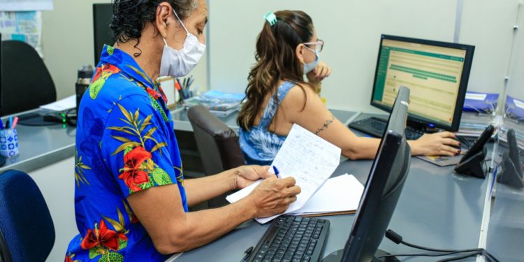 Prefeitura de Manaus chega a quase 2 mil certidões de endereço no ano 2022