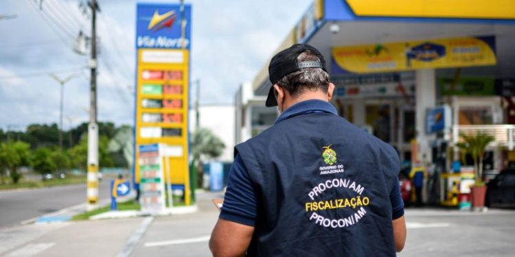Procon-AM intensifica fiscalização em postos de combustíveis para apurar aumento de preços na capital