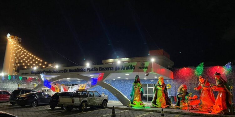 HPS Platão Araújo realiza ‘Natal das Luzes’ com iluminação na fachada e presépio natalino