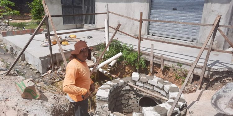 Prefeitura de Manaus trabalha na troca de tubulação na rede de drenagem profunda no bairro Amazonino Mendes