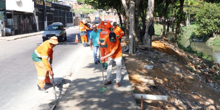 Calçadas e meios-fios do igarapé do Passarinho são recuperados pela Prefeitura de Manaus