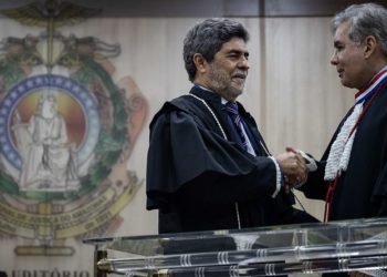 TJAM dá posse ao novo desembargador Henrique Veiga Lima