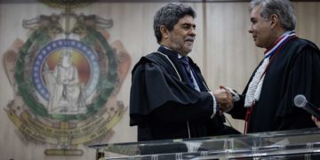 TJAM dá posse ao novo desembargador Henrique Veiga Lima