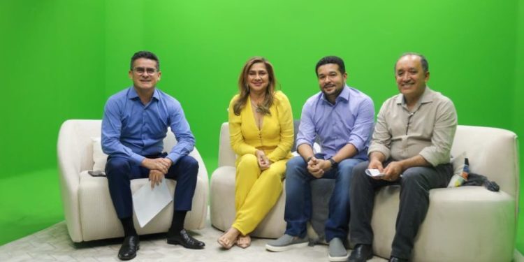 Prefeito David Almeida anuncia abono para profissionais da educação no valor de mais de R$ 220 milhões