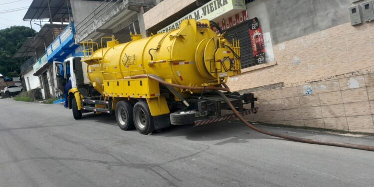 Prefeitura de Manaus realiza limpeza e desobstrução de bueiros em bairros da zona Norte 