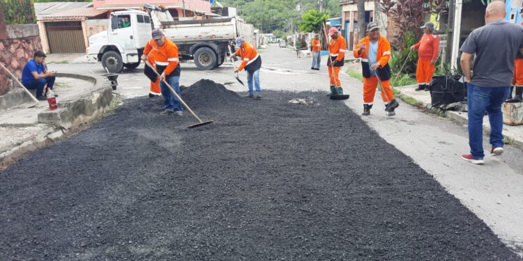Prefeitura intensifica serviço de recuperação viária no bairro Cidade Nova