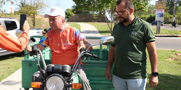 Prefeitura de Manaus inicia uso de triciclos para agilizar limpeza na cidade