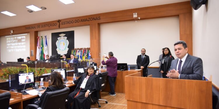 Representando o governador Wilson Lima, vice-governador Tadeu de Souza participa da abertura das atividades do TJAM