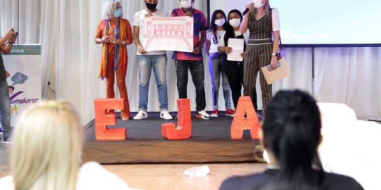 Educação de Jovens e Adultos da Prefeitura de Manaus é destaque em série exibida no Globoplay