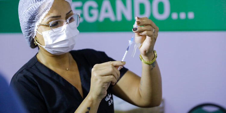 Prefeitura inicia 2023 com mais de 70 pontos de vacinação contra a Covid-19 em Manaus