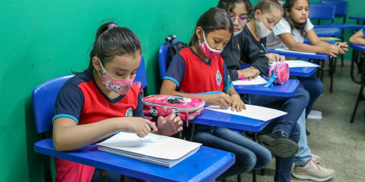 Prefeitura de Manaus abre 74.651 novas vagas na rede de ensino em 2023