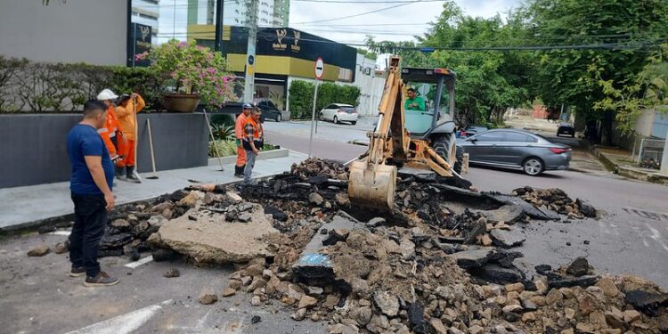 Prefeitura de Manaus recupera rede de drenagem no conjunto Vieiralves