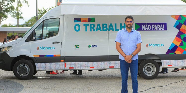 Prefeito David Almeida vistoria andamento das obras do Local Casa de Praia