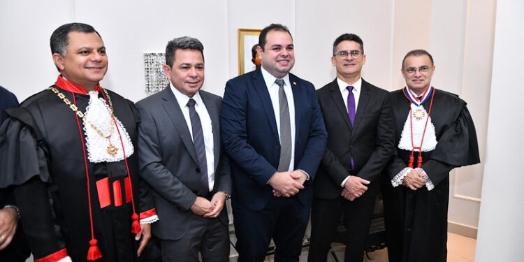 Prefeito de Manaus participa da cerimônia de abertura do Ano Judiciário