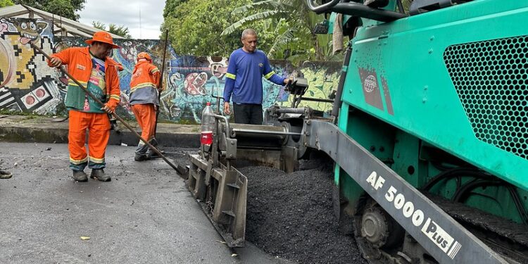 Prefeitura intensifica com o programa ‘Asfalta Manaus’ o recapeamento de vias no bairro Planalto 