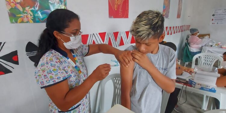 Prefeitura leva serviços de saúde básica a moradores de comunidade indígena da zona Norte de Manaus