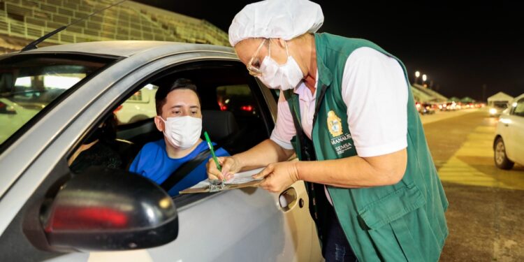 Sextas e sábados foram os dias com maior procura pela vacina contra a Covid-19 nos últimos dois anos em Manaus