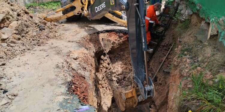 Prefeitura recupera rede de drenagem no Colônia Terra Nova