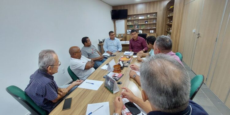 Idam e representantes do setor definem realização de mutirão para atendimento aos pescadores