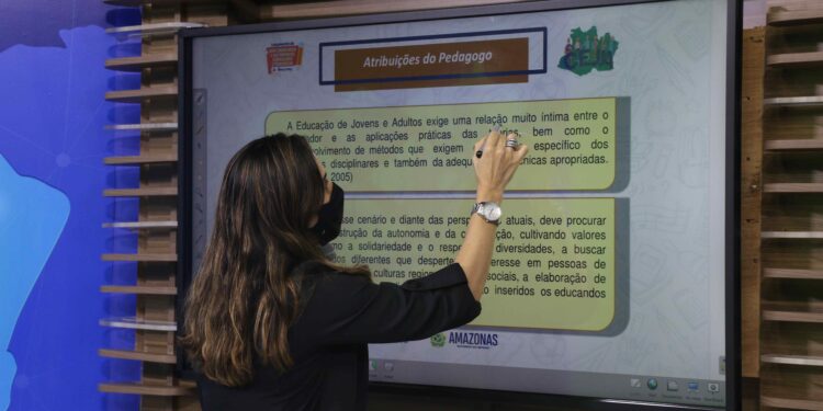 Amazonas tem mais de 46 mil vagas para novos alunos da educação de jovens e adultos em 2023
