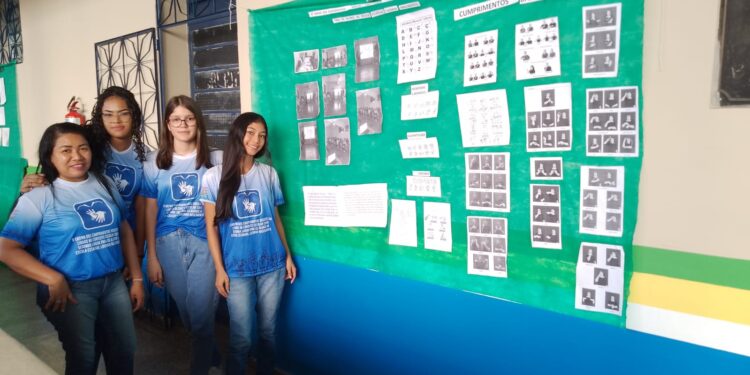 Projeto apoiado pelo Governo do Amazonas estimula aprendizado da Língua Brasileira de Sinais&nbsp;