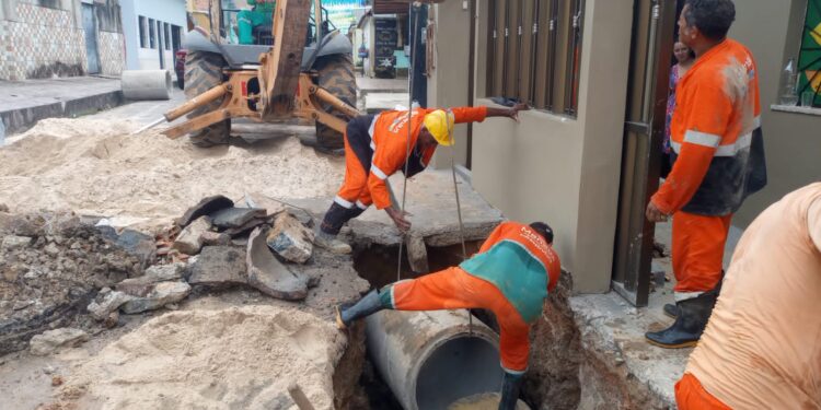 Prefeitura de Manaus recupera de redes de drenagem profunda na zona Centro-Oeste
