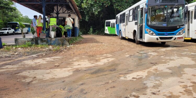 Prefeitura garante reforma de terminais de ônibus nos bairros