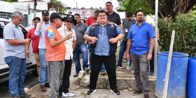 Prefeito David Almeida anuncia revitalização da praça Padre Pedro Vignola no bairro Cidade Nova