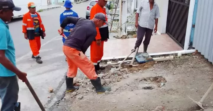 Prefeitura de Manaus recupera rede de drenagem no bairro Nova Esperança