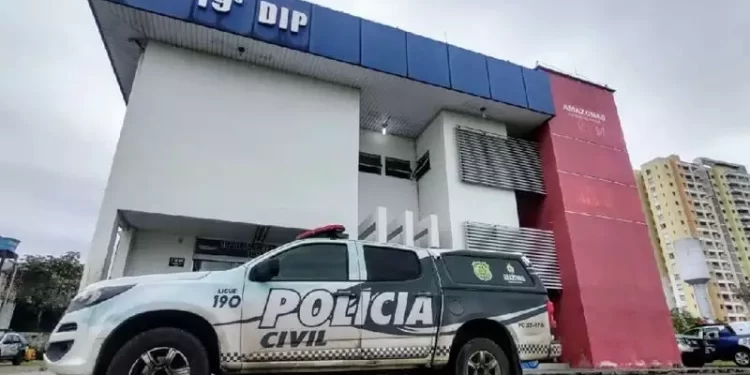 Moradores sente odor forte e encontram cadáver em terreno no Lírio do Vale em Manaus