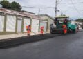 Programa ‘Asfalta Manaus’ chega em ruas esquecidas há 20 anos no Planalto