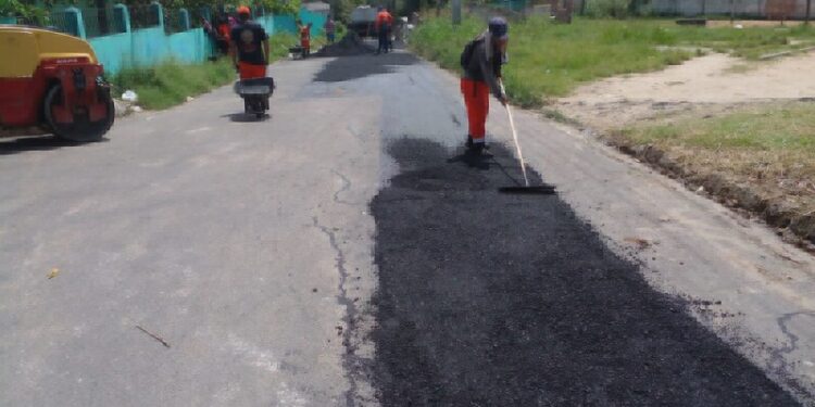 Prefeitura de Manaus asfalta vias de acesso ao Cras e UBS no bairro Colônia Antônio Aleixo