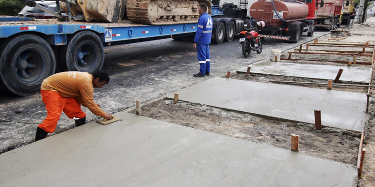 Prefeitura de Manaus continua com obras na avenida Djalma Batista e anuncia construção de praça
