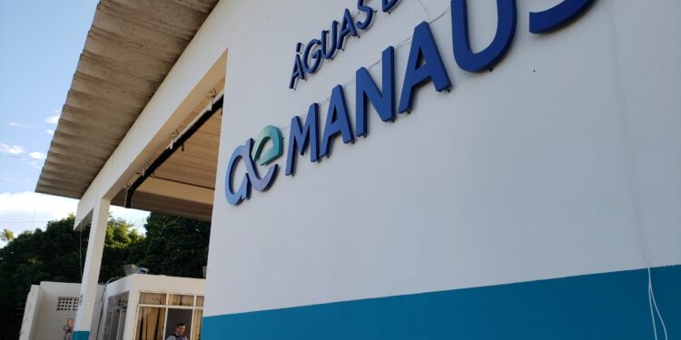 Prefeito David Almeida e concessionária Águas de Manaus inauguram maior usina solar da região Norte