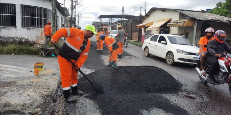 Prefeitura de Manaus realiza recuperação asfáltica no bairro Cidade Nova