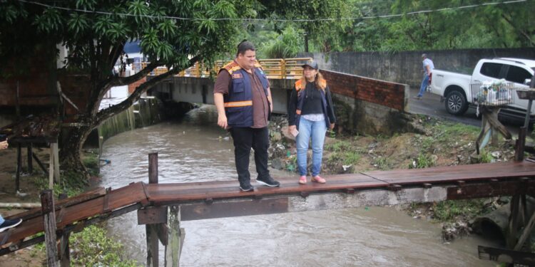 Prefeitura de Manaus inicia intervenção emergencial no beco Padre Pinto, no bairro da Paz
