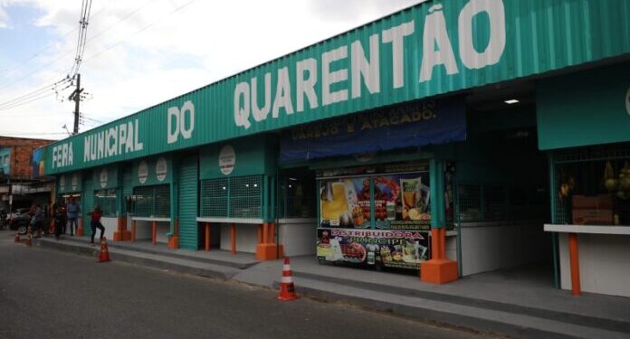 Prefeito David Almeida e governador Wilson Lima entregam a nova Feira do Quarentão, no bairro da Compensa