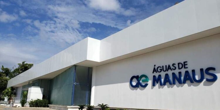 Prefeito David Almeida e concessionária Águas de Manaus inauguram maior usina solar da região Norte