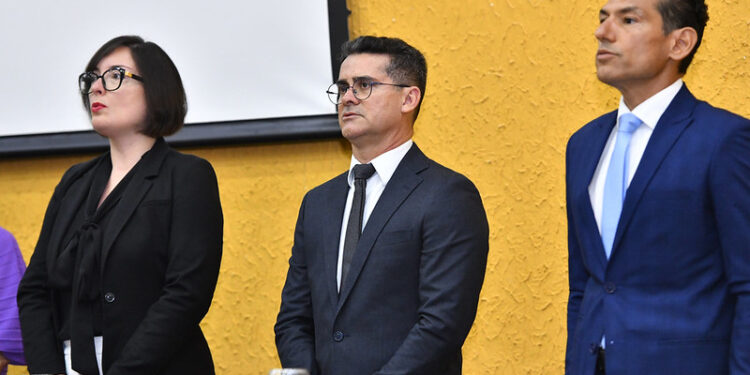 Prefeito prestigia posse do novo Superintendente da PF-AM