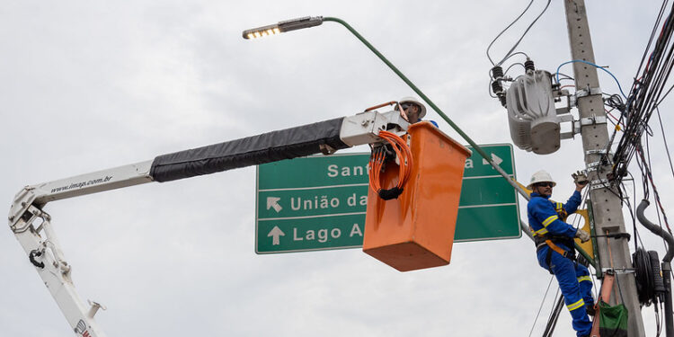 Ageman notifica empresa de iluminação pública por atraso na prestação do serviço