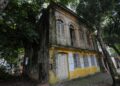 Prefeitura de Manaus avança na reforma do Casarão Thiago de Mello, que será grande presente a poeta que faria 97 anos este mês