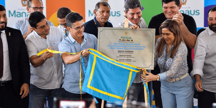 Prefeitura reinaugura escola na zona Norte de Manaus