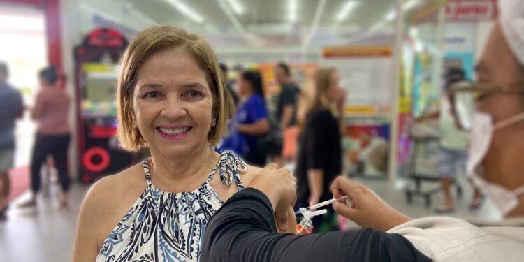 Saúde do Amazonas atualiza dados de Covid-19 e vacinação nesta quarta-feira