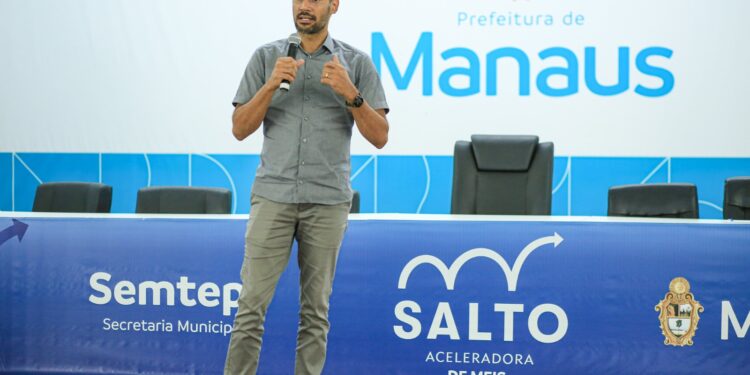 Prefeitura de Manaus abre nova turma do Programa ‘Salto: Aceleradora de MEIS’ para alunos do EJA