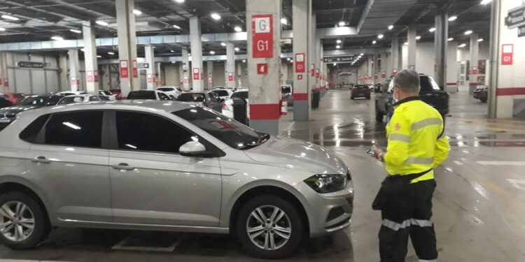 Fiscalização em shoppings de Manaus garante o uso correto de vagas para idosos e pessoas com deficiência