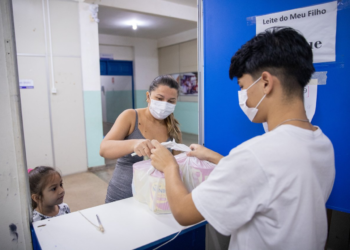 Centrais do ‘Leite do Meu Filho’ em Manaus iniciam a semana recebendo beneficiários com letras iniciais G, H e I